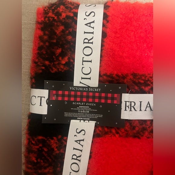 NWT VICTORIA’S SECRET Scarlet Check Red and Black Scarf - Picture 2 of 4